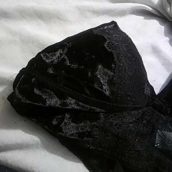 Black Velvet Lingerie Set - Picture 7 of 8